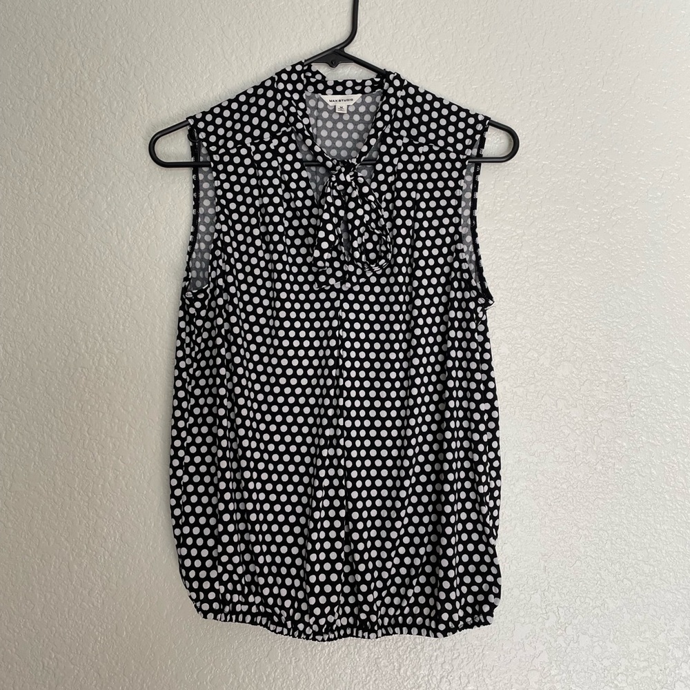 Polka dot Sleeveless Blouse